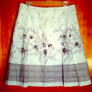 LOFT Ann Taylor White Floral Midi skirt sz 6